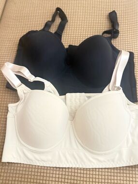 Two Women’s Longline T-Shirt Bra in Black and Cream